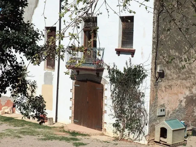 Façana principal de la masia