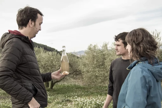 En Joan, en Lluís i la Mar segueixen la clarificació de l’ancestral Xiu Xiu rosat